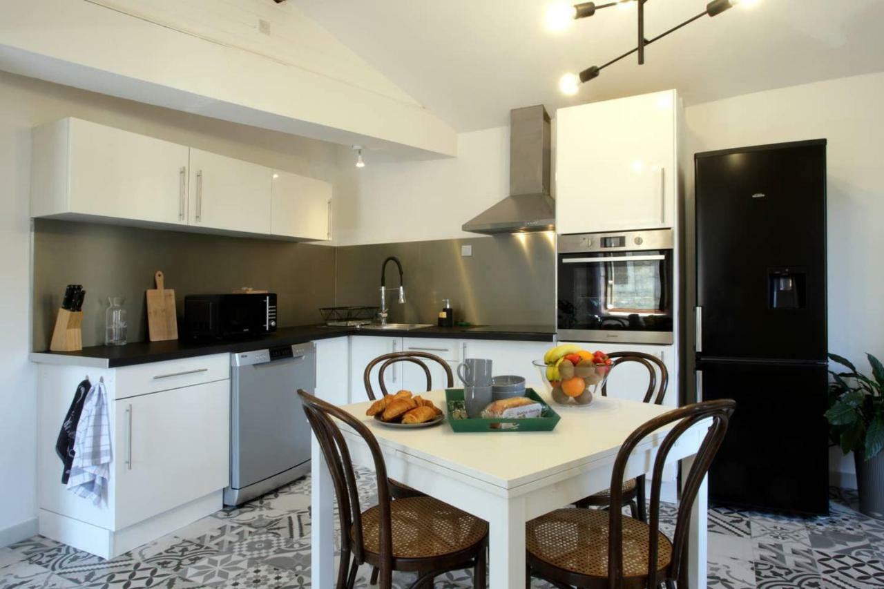 Les Gites De Laure - L'Or Vert, Appartement Avec Vue Sur Le Chateau, Parking Prive, Climatisation, Netflix, A 160 M De La Cite Medievale Carcassonne Exterior photo